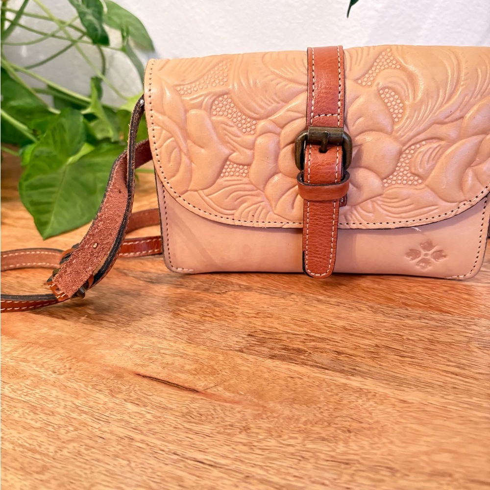Patricia Nash Elegant Tan Leather Crossbody Bag - Picture 2 of 7